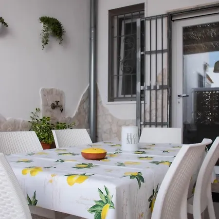 La Casa Al Mare Di Manu Holiday home Lendinuso